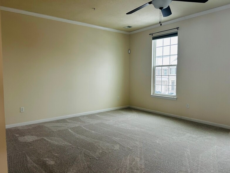 Living room - 240 Broadstone Dr