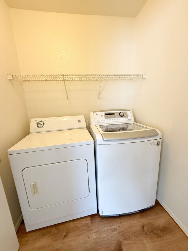 Building Photo - 10306 E Delta Ave