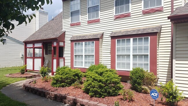 Building Photo - Oak Springs