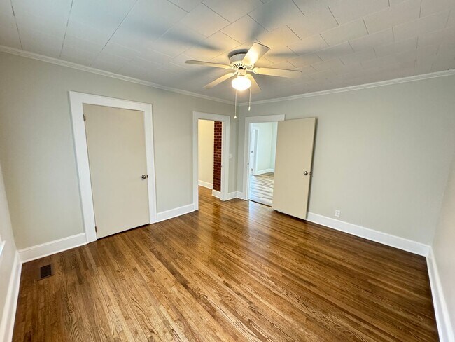 Building Photo - Charming Country Retreat – Peaceful Living...
