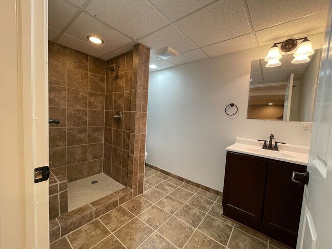 Building Photo - 11447 Lynhurst Dr