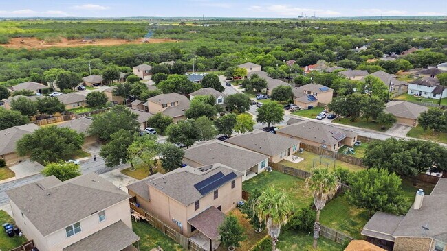Building Photo - House in a Gated community with SOLAR PANELS!