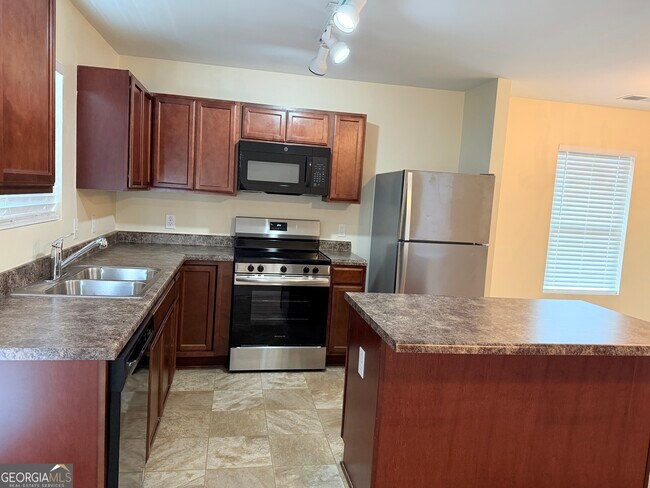 Building Photo - 18 Everett Cir SE