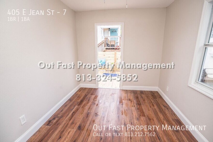 Building Photo - 405 E Jean St