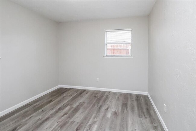 Building Photo - 217 Cherrywood Dr