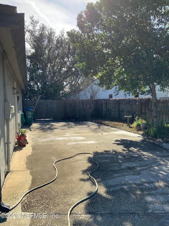 Building Photo - 1809 Kings Way