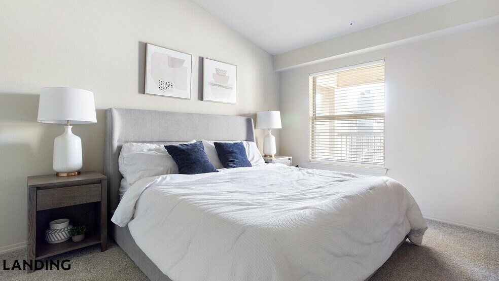 Building Photo - 701 W 101st Pl S