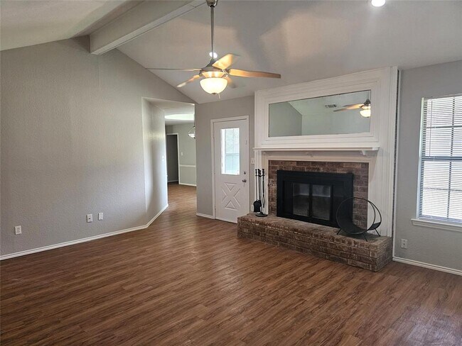 Building Photo - 302 Burning Tree Dr