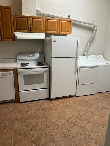 Newer appliances less than a year old. - 415 E Thoroughbred St