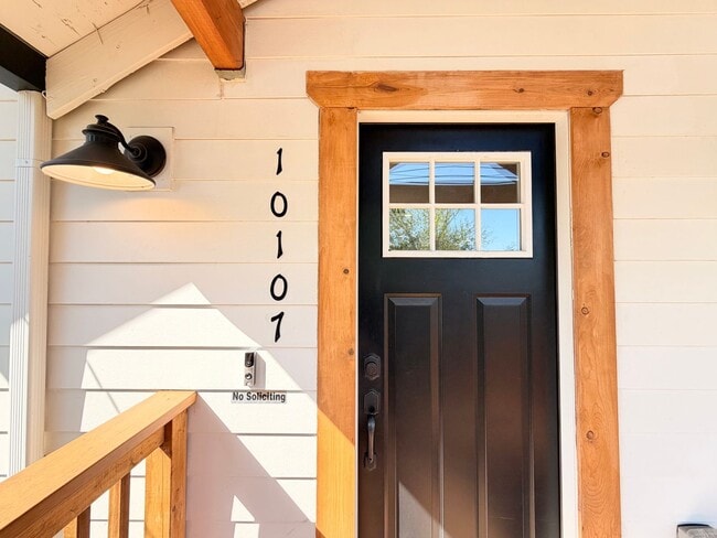 Building Photo - Lovingly Updated Home with Separate Garage, Outdoor Cat Enclosure, Finished Basement, Large Yard,...
