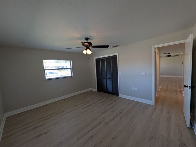 Building Photo - Gorgeous 3/2/2 Home, Great Location