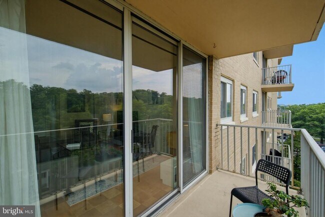Building Photo - 1225 Martha Custis Dr