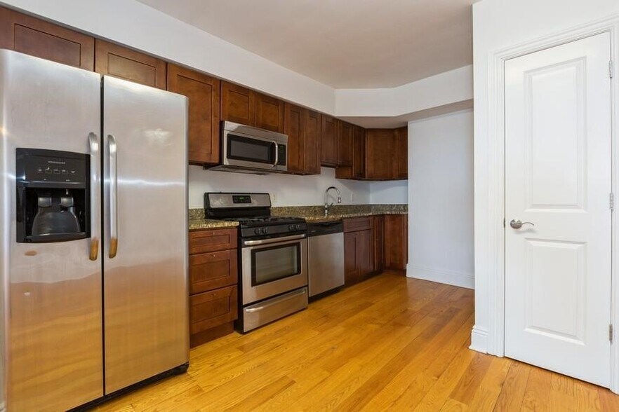 Building Photo - 809-815 22nd St Unit# 606