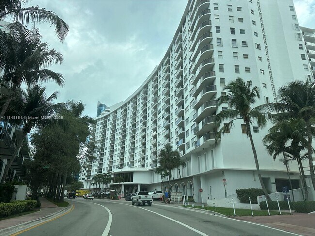 Building Photo - 6039 Collins Ave