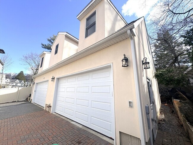 Building Photo - 32 Salisbury Rd