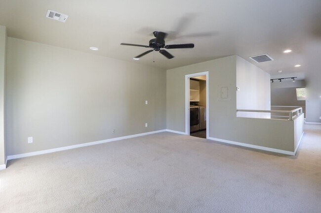 Building Photo - 1 Bed | 1.5 Bath Near Downtown Tulsa!