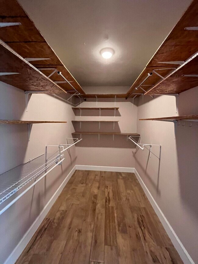 Building Photo - 540 E Timberlake Dr