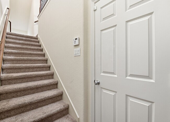 Building Photo - 3209 Clearview Cir