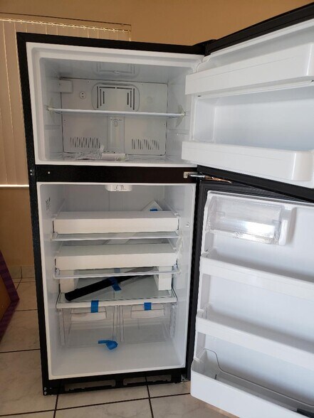 REFRIGERATOR - 1451 W 43rd Pl