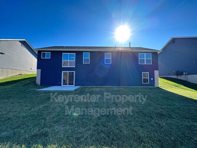 Building Photo - 350 Hammerstone Dr