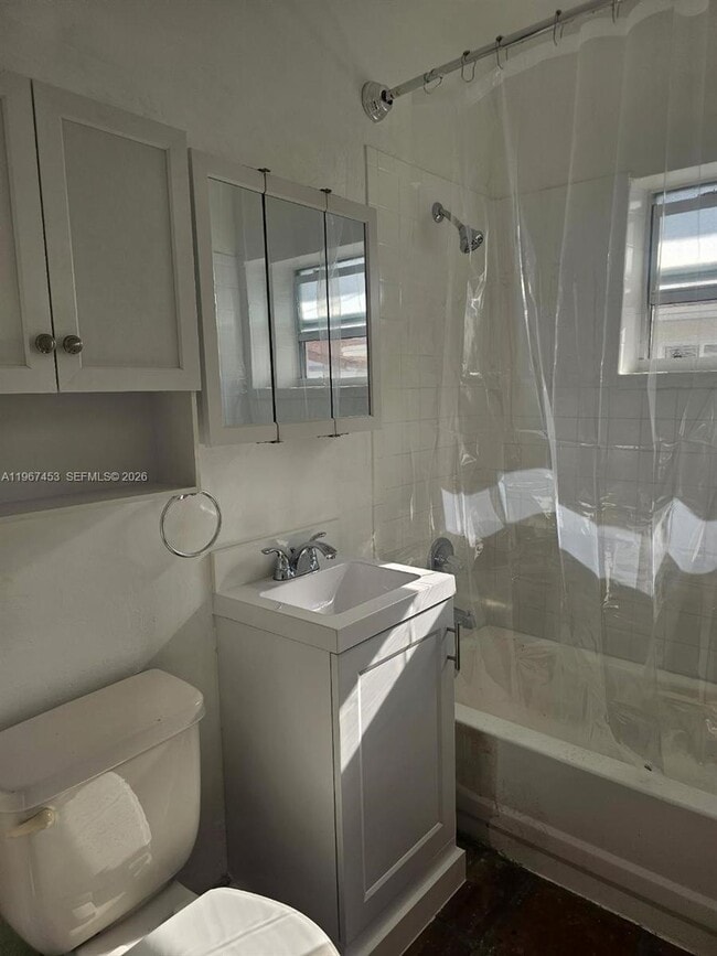 Building Photo - 3475 SW 1st Ave