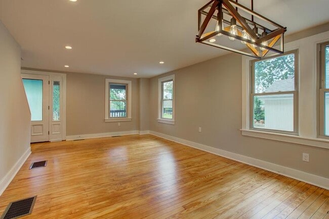 Building Photo - 1057 Ridge Rd
