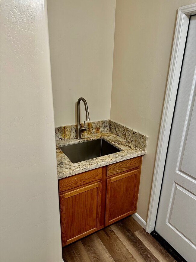 Building Photo - Northwest Dream Home!!!! 3+2 Granite Counters, Hardwood Floors, 3 Car Garage, RV Parking, and New...