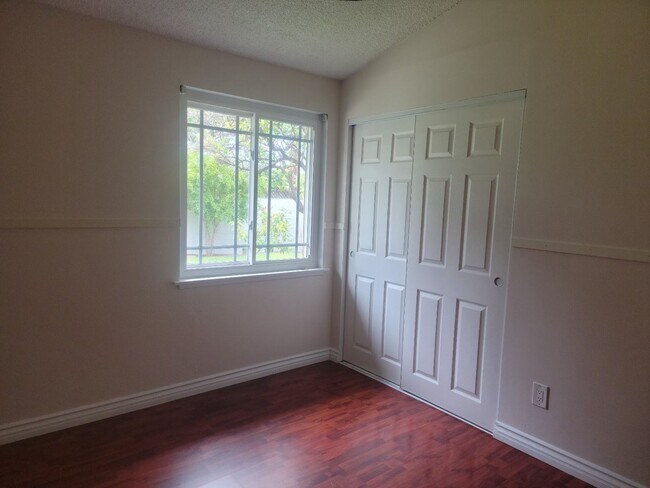 Building Photo - Beautiful 4 Bedroom 2 Bathroom Granada Hills Home Ready for Move In!