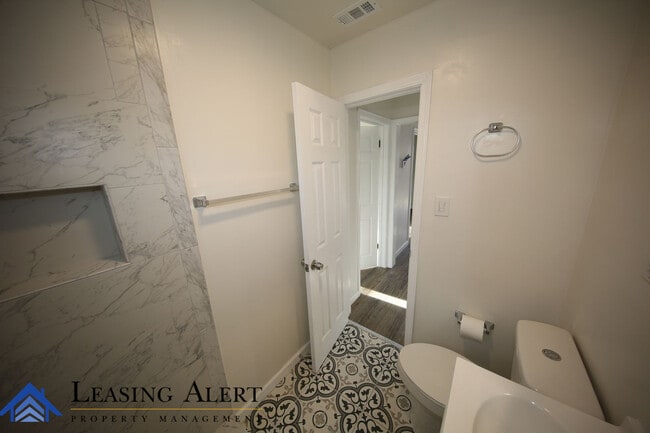 Building Photo - 700 S Kalisher St
