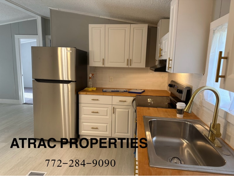 Building Photo - 608 NE Diana Terrace