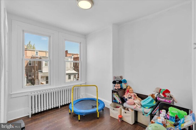 Building Photo - 349 Barclay St