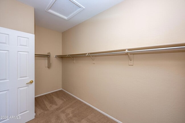Building Photo - 2023 W Shackleton Dr