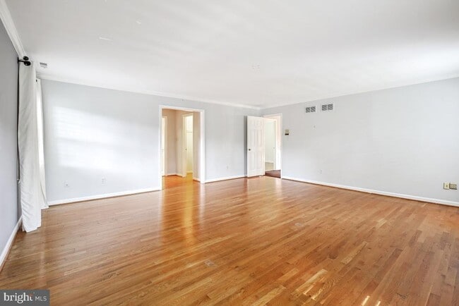 Building Photo - 1210 Suffield Dr