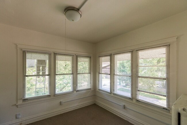 Building Photo - 202 Ridgeland Ave