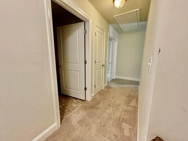 Building Photo - 10600 Arlington Point