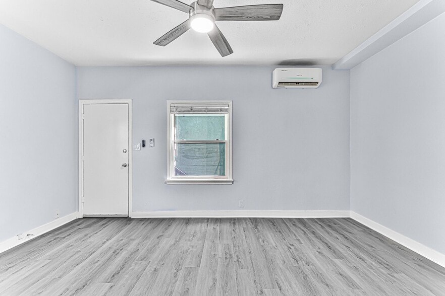 Building Photo - 1711 E Appleton St