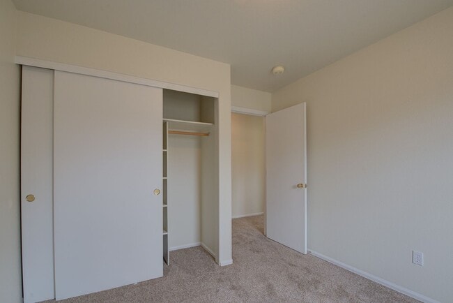 Building Photo - Beautiful home with 3 bedrooms, 2 1/2 bathrooms, 2-car garage ready to move in!  NO PETS & NO SMO...