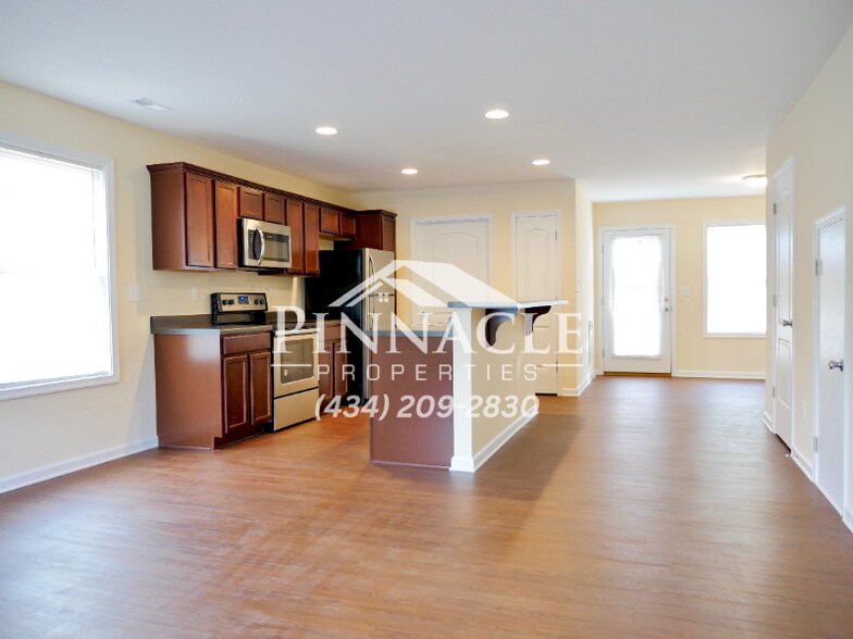 Building Photo - 747 Old Graves Mill Rd