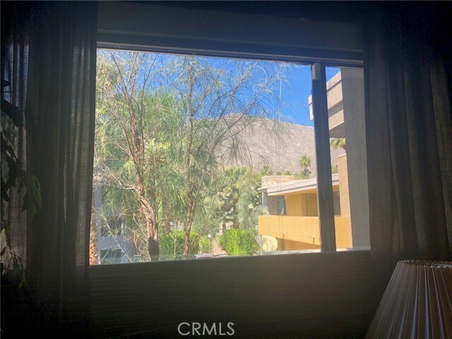 Building Photo - 1010 E Palm Canyon Dr