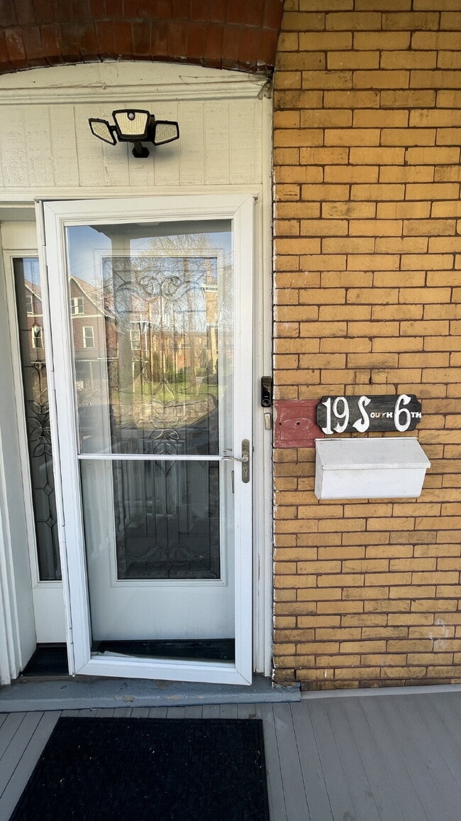 Building Photo - 19 S 6th St