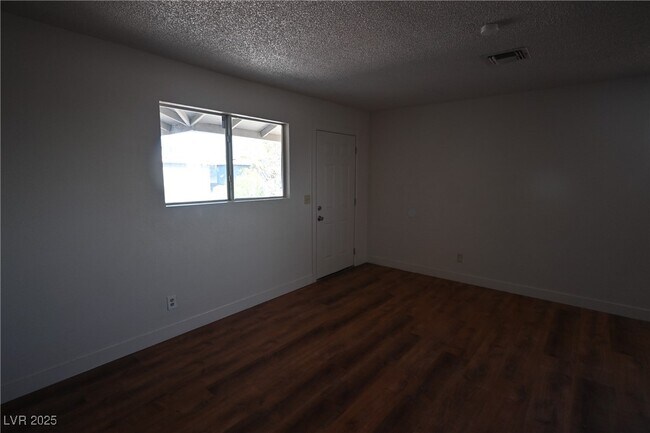 Building Photo - 1512 Cobb Ln