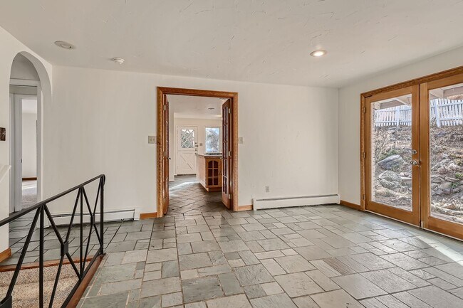 Building Photo - AMAZING LOCATION 4 Bed 2 Bath Home in Boulder!