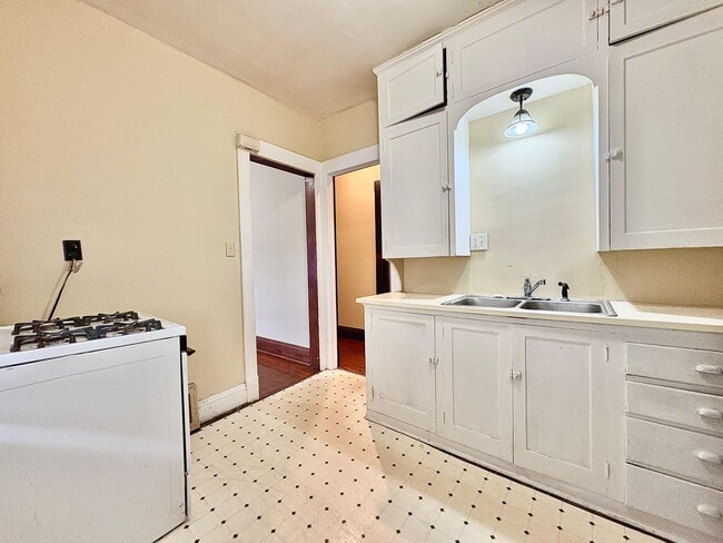 Building Photo - 1212 E Donald St