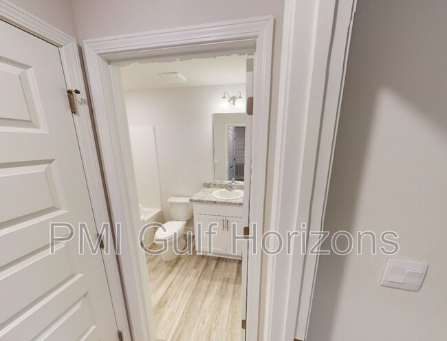 Building Photo - 710-E Giese Ln