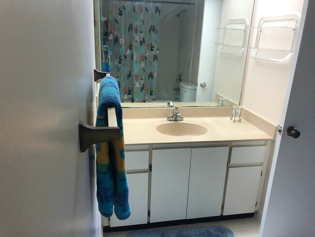 Bathroom attached to primary bedroom - 400 Island Way