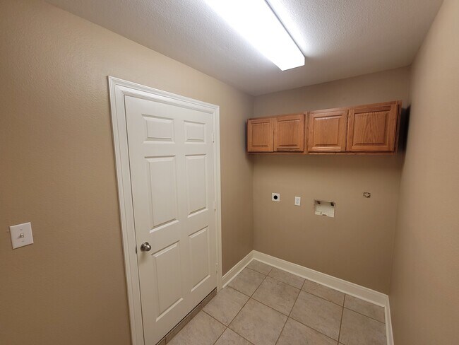 Building Photo - 5427 Heathercrest St