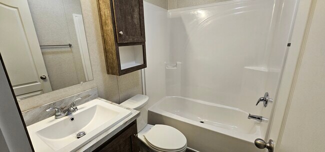 Building Photo - 237 Magnolia Pl