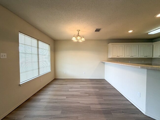 Building Photo - South Lubbock, 3-Bedroom Duplex!