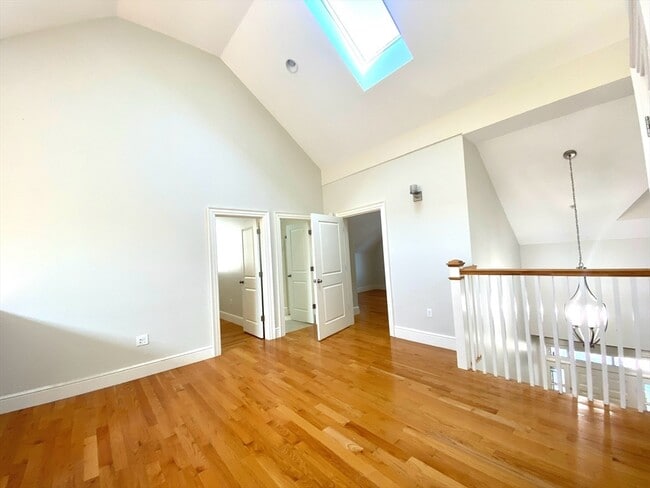 Building Photo - 8 Courtyard Pl