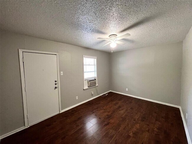 Building Photo - 6363 Hollis Ave